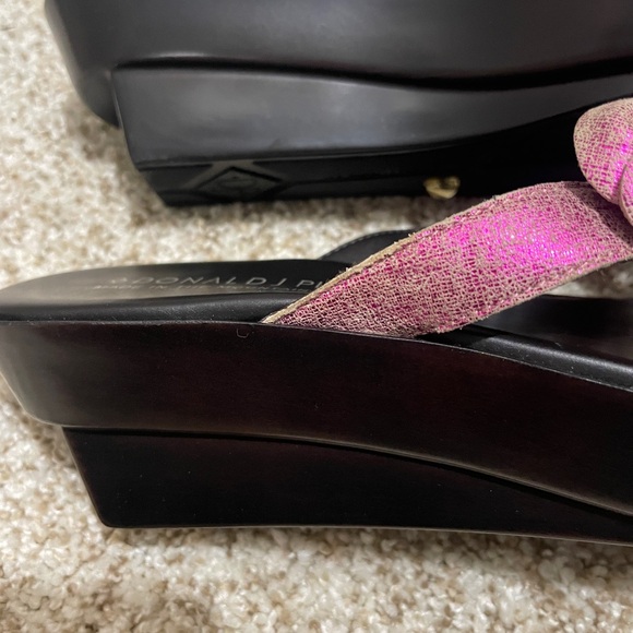 NWOT Donald J. Pliner Black Sandals With Colorful Floral Details - Picture 7 of 10